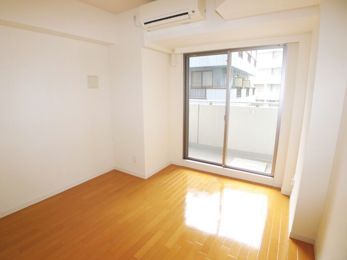 物件内観写真8　(室内からの展望)