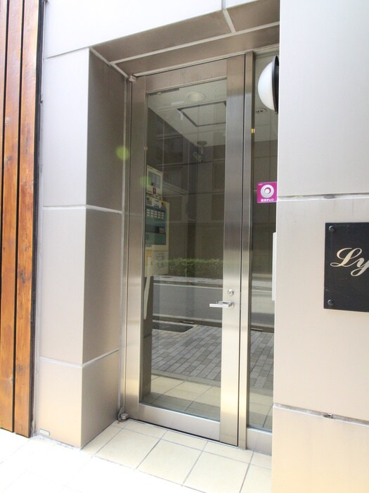 物件外観写真5　(エントランス部分)