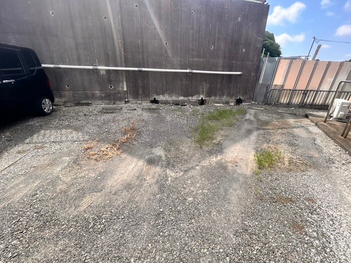 物件外観写真6　(駐車場)