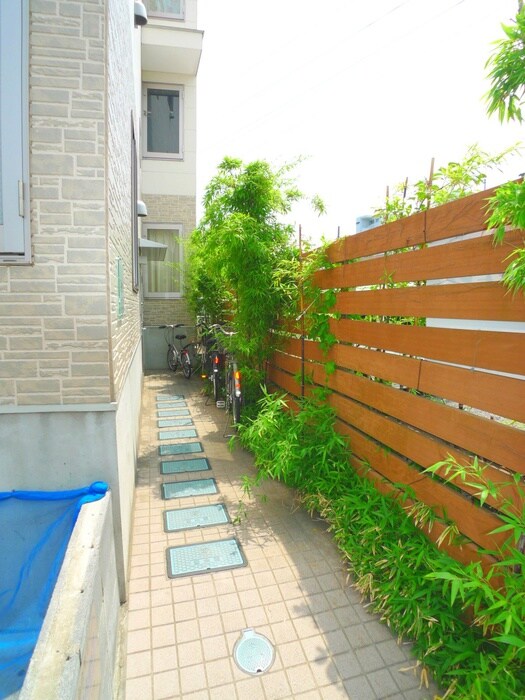 物件外観写真3　(エントランス部分)