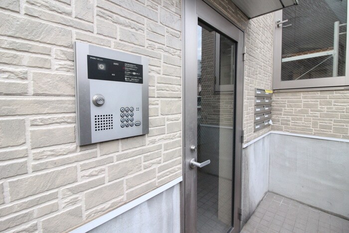 物件外観写真4　(エントランス部分)