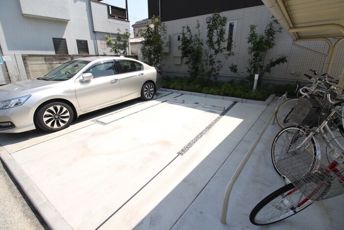 物件外観写真4　(駐車場)