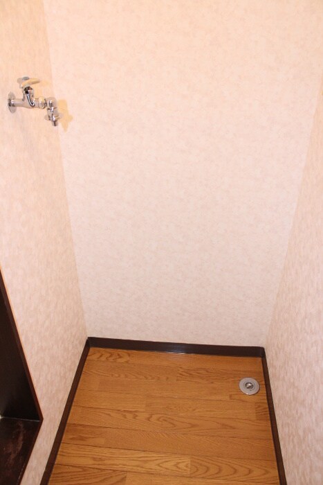 物件内観写真10　(洗濯機置場)