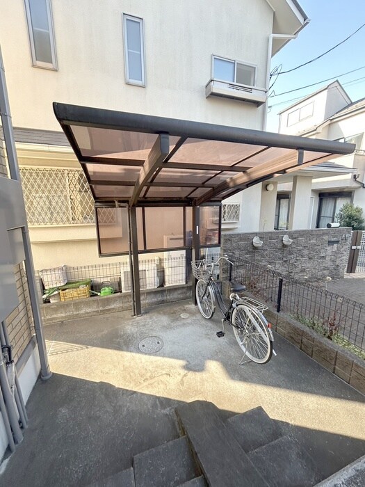 物件外観写真5　(駐輪場)