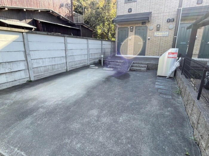 物件外観写真6　(駐車場)