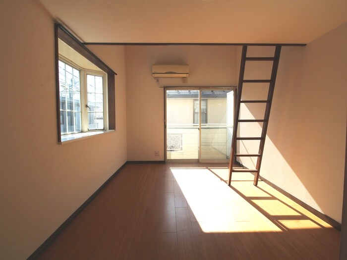 物件内観写真7　(室内からの展望)