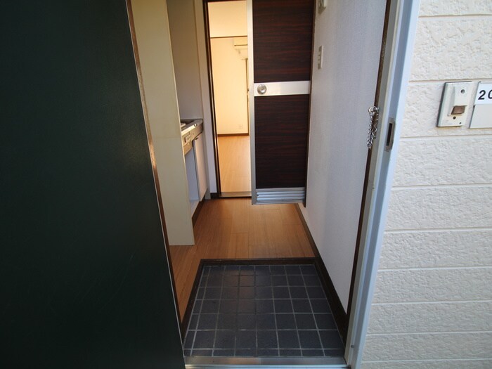 物件内観写真18　(玄関)