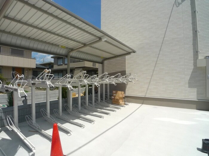 物件外観写真3　(駐輪場)