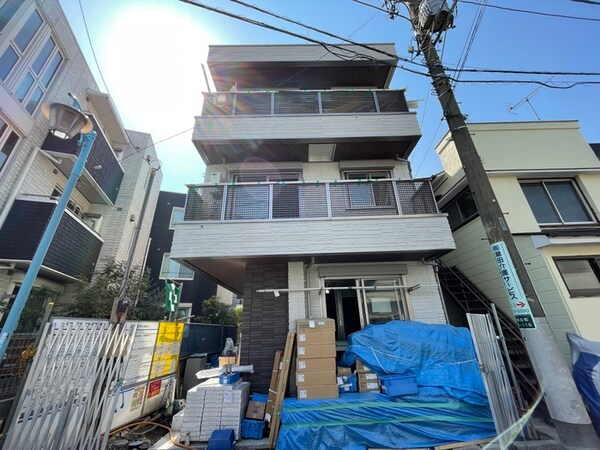 建築中
