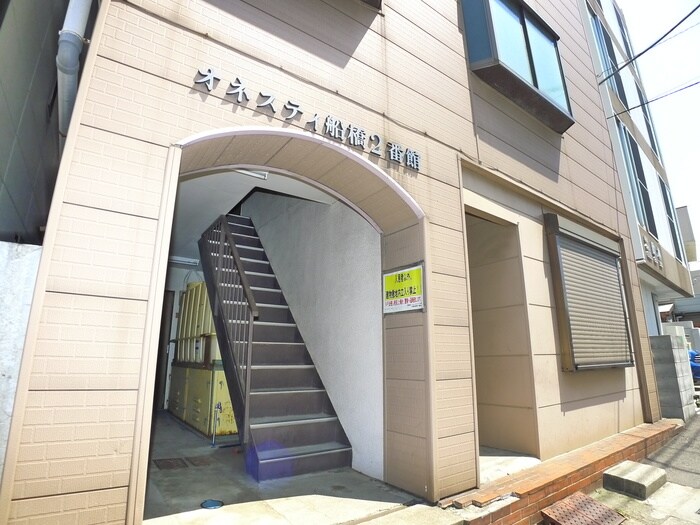 物件外観写真3　(エントランス部分)