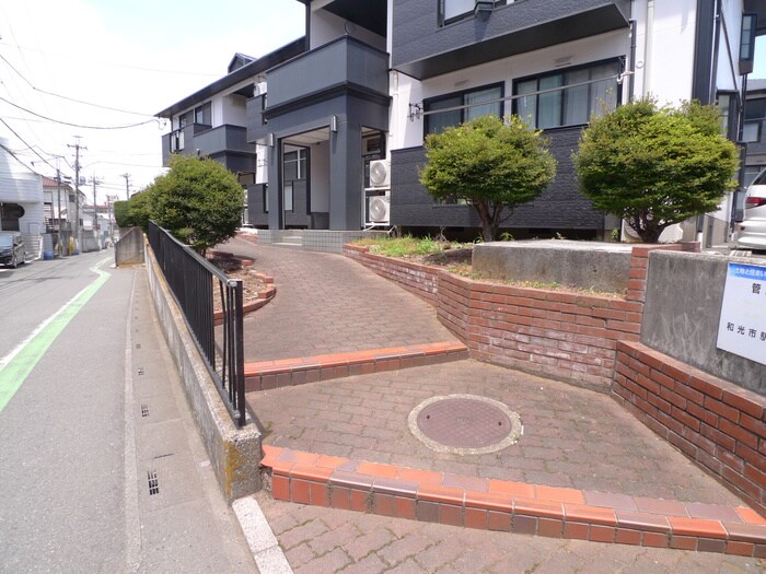 物件外観写真3　(エントランス部分)