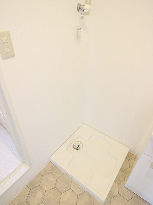 物件内観写真14　(洗濯機置場)