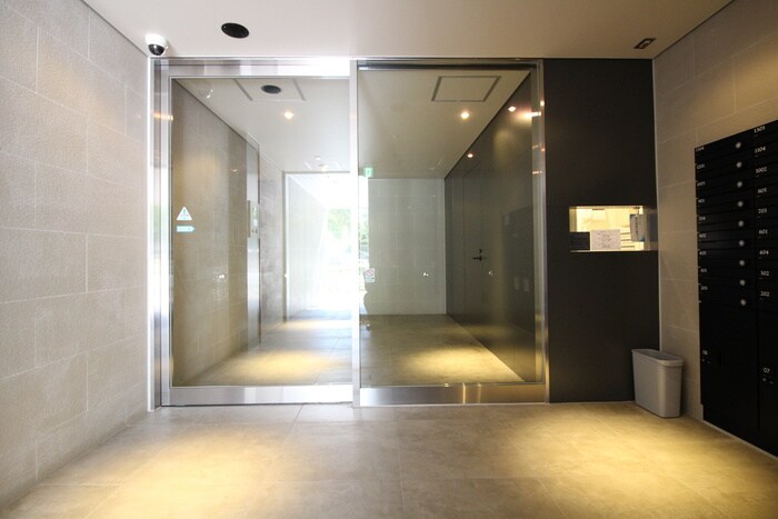 物件外観写真2　(エントランス部分)