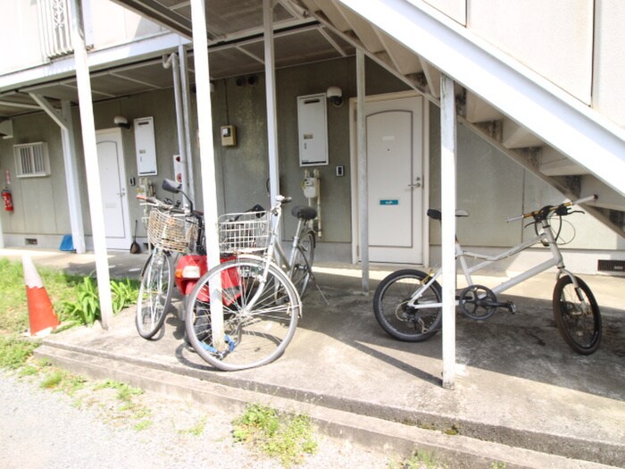 物件外観写真5　(駐輪場)
