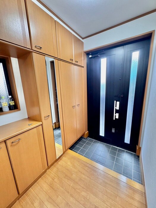 物件内観写真10　(玄関)