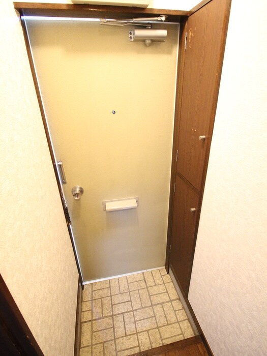 物件内観写真7　(玄関)