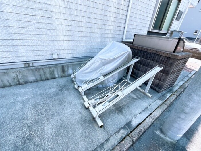 物件外観写真6　(駐車場)