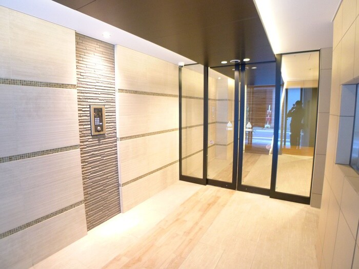 物件外観写真3　(エントランス部分)