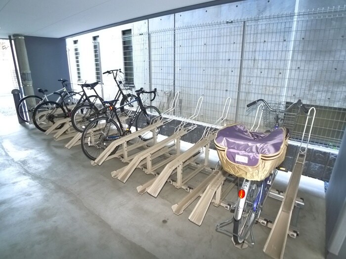 物件外観写真5　(駐輪場)