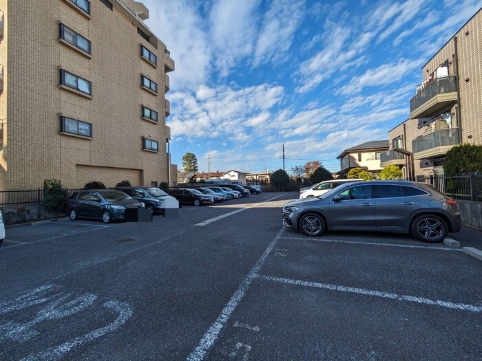 物件外観写真3　(駐車場)