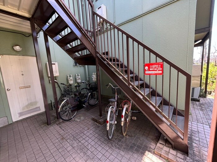 物件外観写真5　(駐輪場)