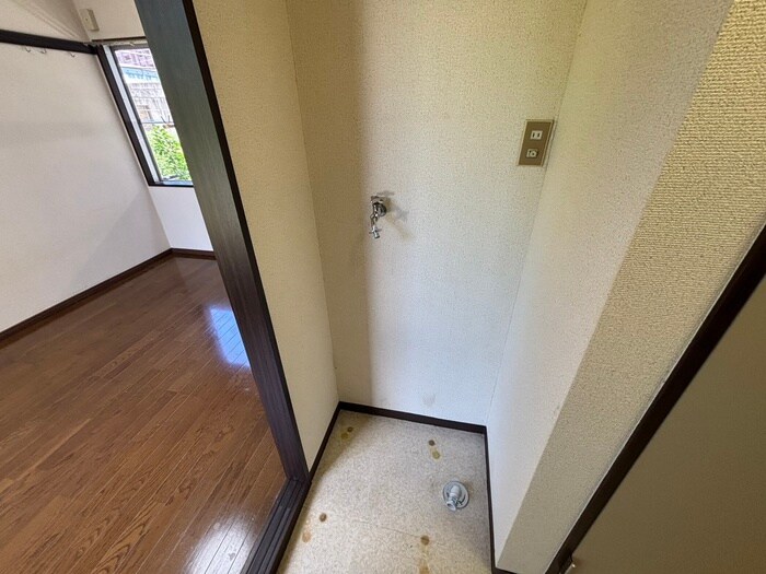 物件内観写真14　(洗濯機置場)