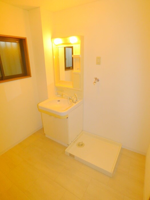 物件内観写真15　(洗濯機置場)