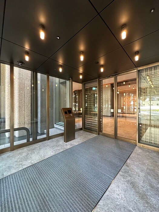 物件外観写真4　(エントランス部分)