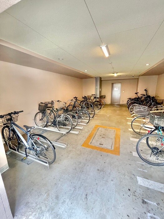 物件外観写真4　(駐輪場)