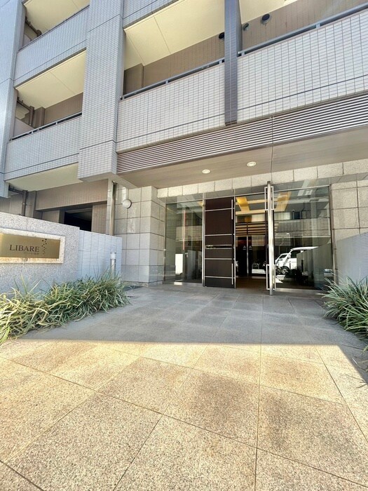 物件外観写真5　(エントランス部分)