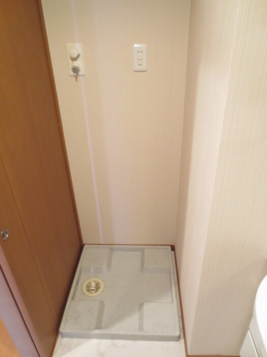 物件内観写真11　(洗濯機置場)