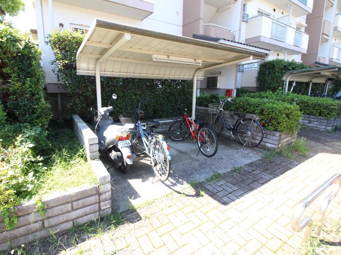 物件外観写真6　(駐輪場)