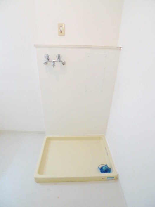 物件内観写真12　(洗濯機置場)