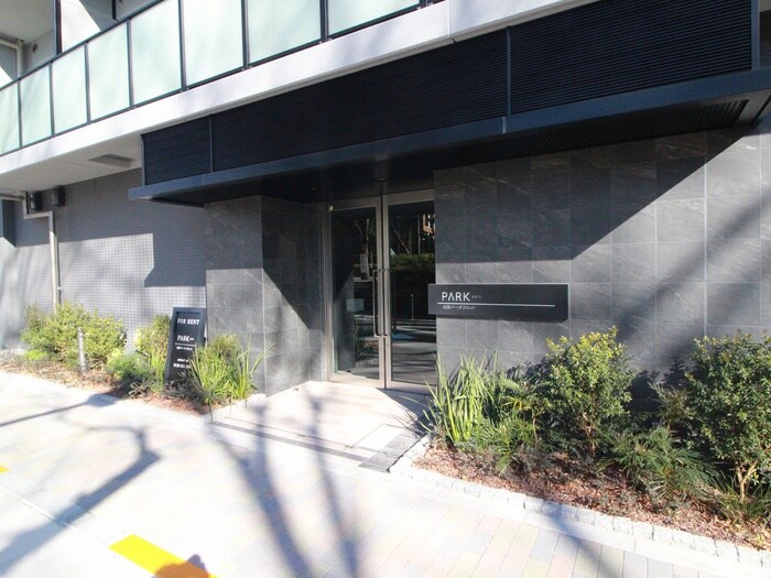 物件外観写真3　(エントランス部分)