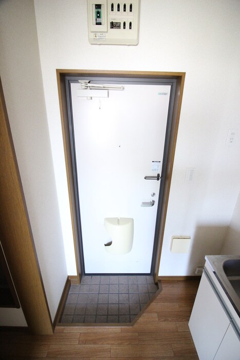 物件内観写真7　(玄関)