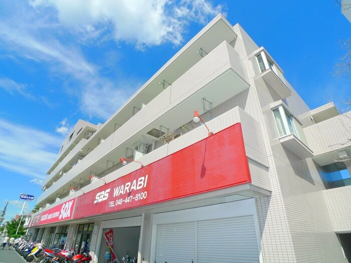 物件外観写真6　(エントランス部分)