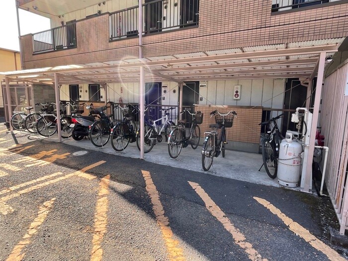 物件外観写真3　(駐輪場)