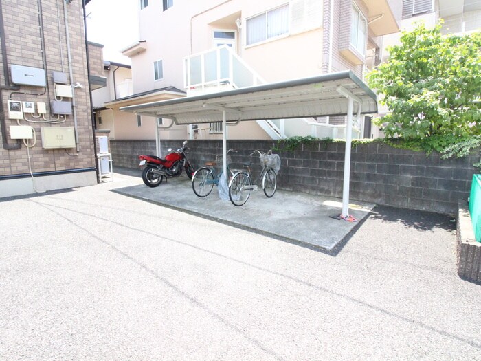 物件外観写真3　(駐輪場)