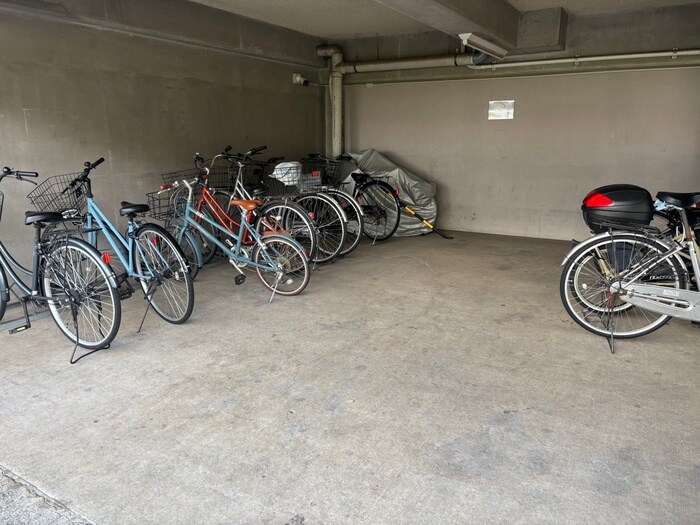 物件外観写真4　(駐輪場)