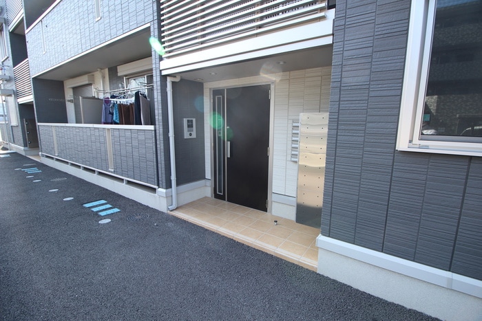 物件外観写真3　(エントランス部分)