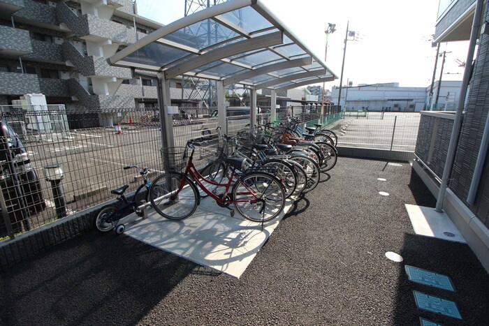 物件外観写真4　(駐輪場)