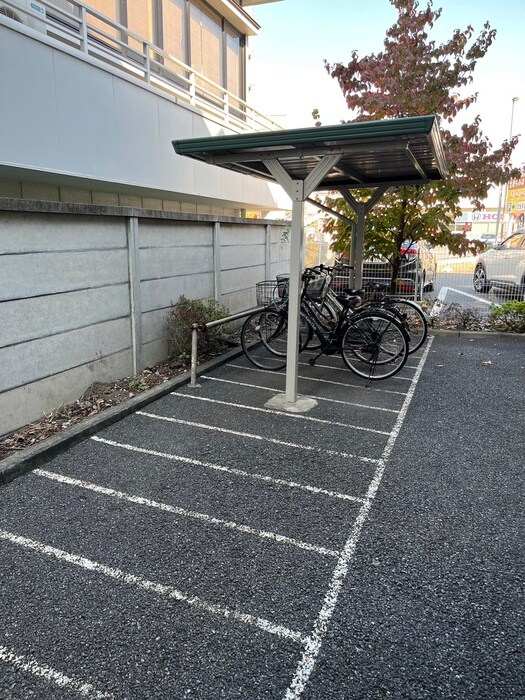 物件外観写真4　(駐輪場)