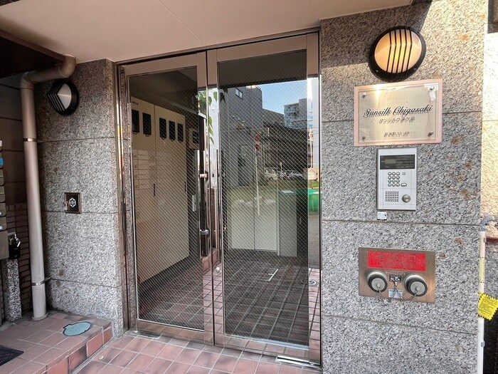 物件外観写真6　(エントランス部分)