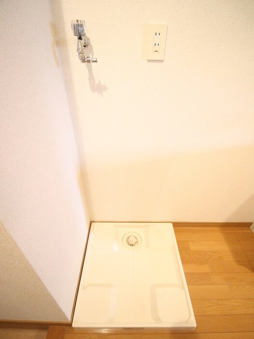 物件内観写真13　(洗濯機置場)