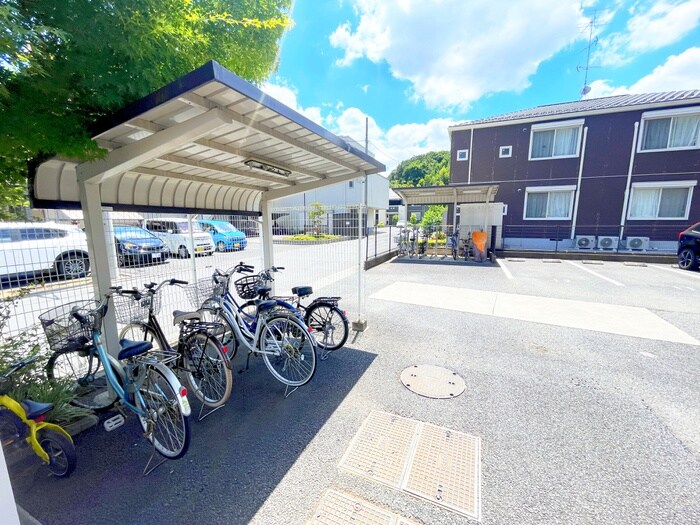 物件外観写真4　(駐輪場)