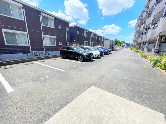 物件外観写真5　(駐車場)