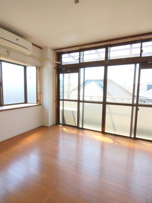 ハイツリバ－サイドの居室