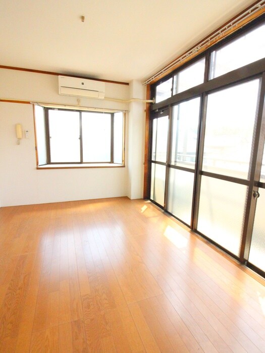 ハイツリバ－サイドの居室