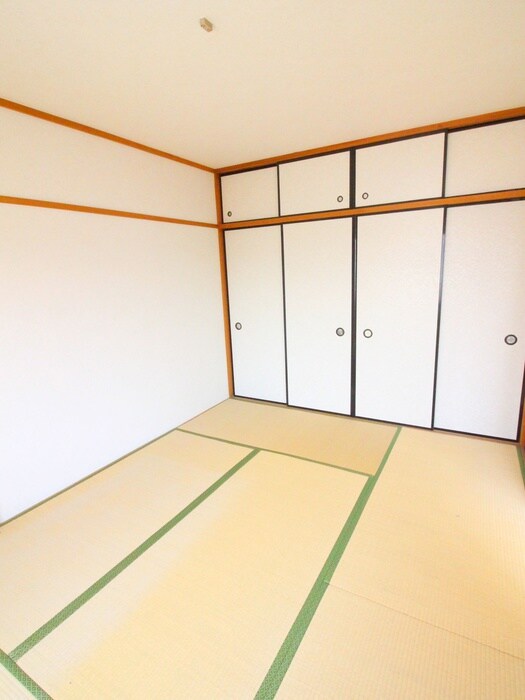 ハイツリバ－サイドの居室