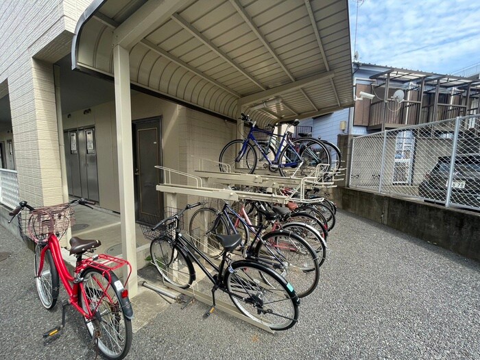 物件外観写真6　(駐輪場)